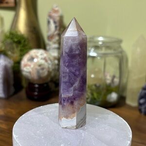 Lace amethyst tower